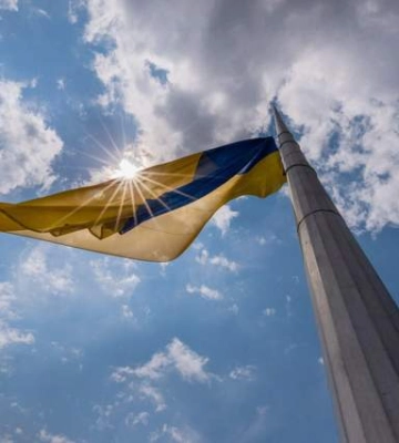 У Києві приспустили головний прапор України: названо причину