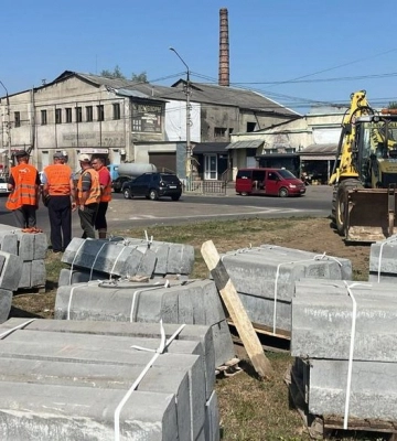На кільці на виїзді з Чернівців розпочали ремонт та частково обмежили рух