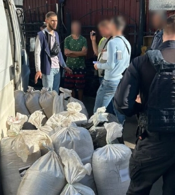 У Сумах поліція викрила підпільну «точку» збуту підакцизних товарів