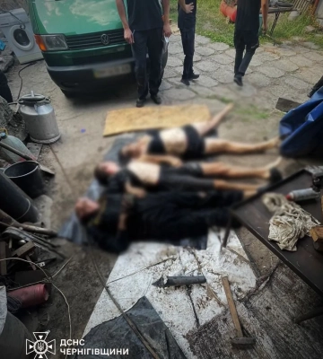 В Новгород-Сіверському, рятуючи один одного, загинули в каналізації троє людей