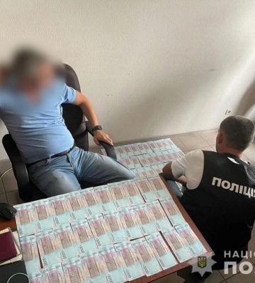 Майже ₴200 000 «відкату» за ремонт дороги: викрито депутата Кропивницької райради та голову ОТГ