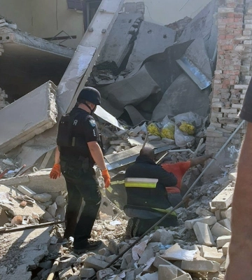 Під завалами сільради на Харківщині виявили тіла двох загиблих