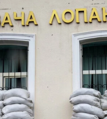 Росіяни атакували безпілотником Козачу Лопань: поранено жінку