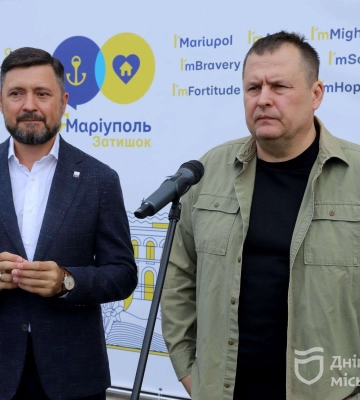 У Дніпрі переселенцям із Маріуполя вручили сертифікати на соціальне житло. Входини відзначатиме ще 101 родина