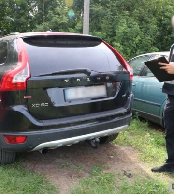 Поліція Чернігівщини викрила злочинну схему продажу автомобілів, ввезених під виглядом гуманітарної допомоги