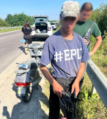 У Рівненському районі чоловік незаконно заволодів мопедом