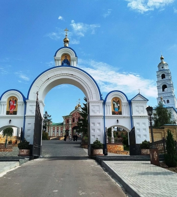 Суд повернув у власність держави комплекс будівель Свято-Духівського монастиря в Почаєві на Тернопільщині