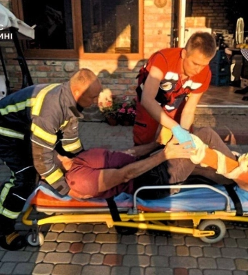 На Волині рятувальники допомогли чоловікові, який впав у підвал