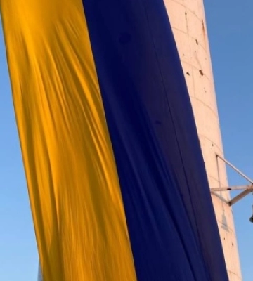 Вперше з початку повномасштабної війни. На Потьомкінських сходах в Одесі розгорнули величезний прапор України
