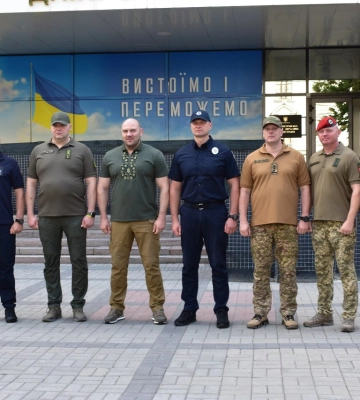 У Дніпрі до Дня Прапора урочисто підняли український стяг