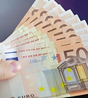 Требовал 1000 евро за содержание информации в секрете: сообщено о подозрении жителю Черкасской области