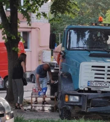 У Львові приватна компанія пошкодила водопровід. 8 вулиць - без води