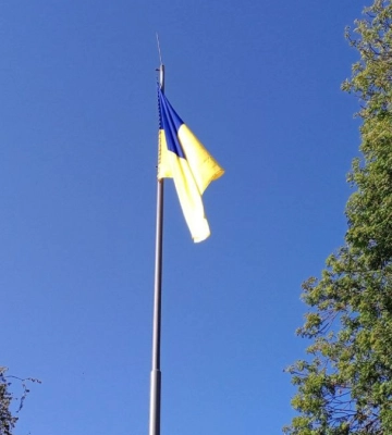 “Ми українці, поки існує Україна”: у Франківську підняли Державний прапор