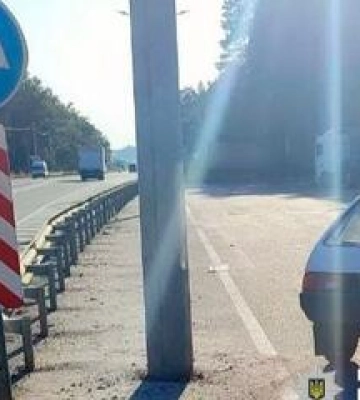Під Полтавою легковик збив поліцейського