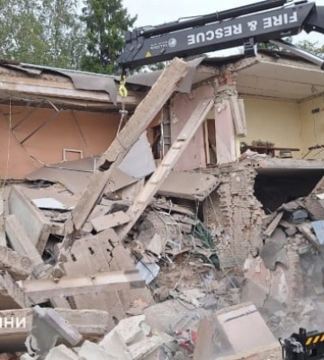 На Харківщині з-під завалів будівлі сільської ради вилучили тіло жінки