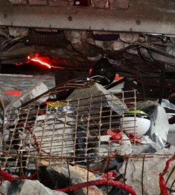На цю "Таврію" впала стіна атакованої будівлі: у Дніпрі відкрили інсталяцію "Не"