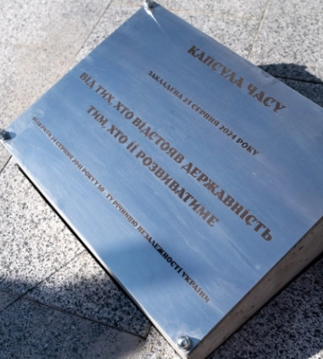 У Львові до Дня державного прапора заклали капсулу часу: що туди заховали