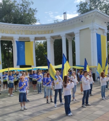 У Дніпрі провели патріотичний флешмоб з нагоди Дня Державного прапора