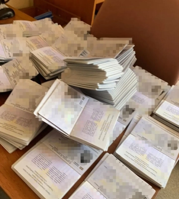 Оформляли паспорти українцям за кордоном: на Одещині викрили масштабну схему для ухилянтів