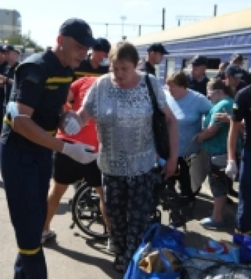 Переселенців, які прибули евакуаційним потягом із Донеччини, розселили у громадах Рівненського району