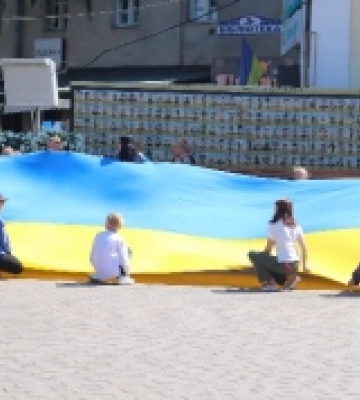 Прапор у центрі уваги: у Луцьку провели патріотичну акцію