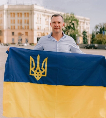 Футболист Андрей Шевченко в День Государственного флага посетил Харьков