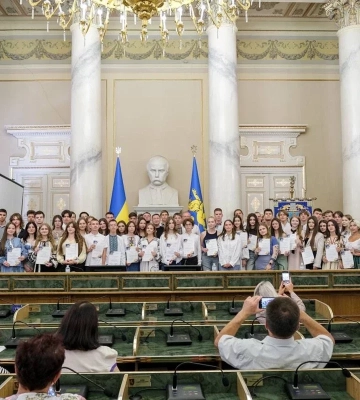 На Львівщині нагородили випускників із найвищими балами мультипредметного тесту та переможців міжнародних учнівських олімпіад