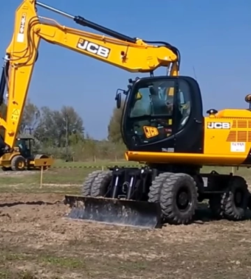 У підприємиці з Рівного конфіскували екскаватор