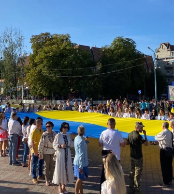 Урочиста хода з прапором у Надвірній: фоторепортаж