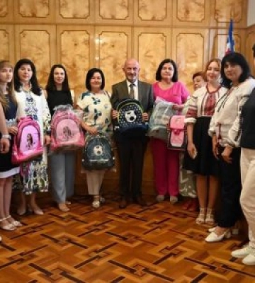 Зручні наплічники отримають 100 закарпатських першокласників