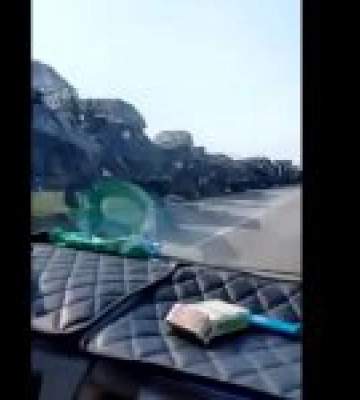 В окупованому Мелітополі зафіксували рух колон російської військової техніки у бік кордону. Відео