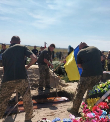 Боронячи країну на Донецькому напрямку, загинув мешканець Запорізької області – його проводжали, стоячи навколішки