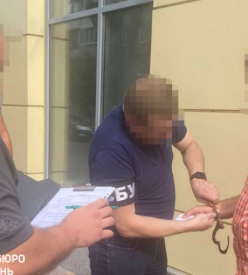 Адвокат на Дніпропетровщині  за $25 тисяч обіцяв оформити непридатність до військової служби