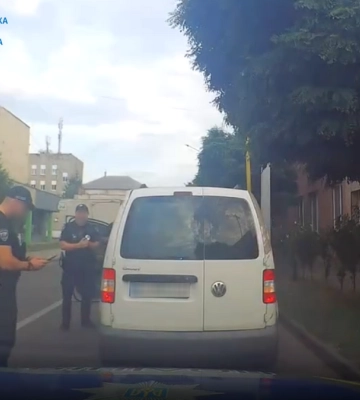 В Ужгороді взяли під варту двох водіїв, які під наркотиками здійснили наїзди на поліцейських