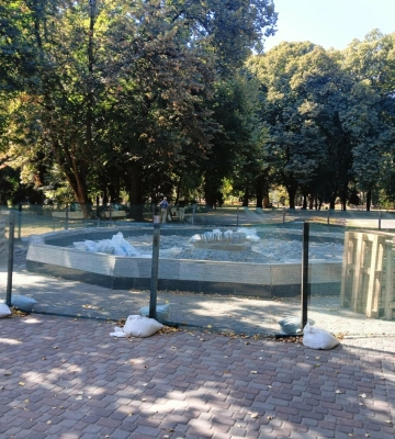 У центрі Полтави ремонтують два фонтани: стало відомо, коли їх запустять