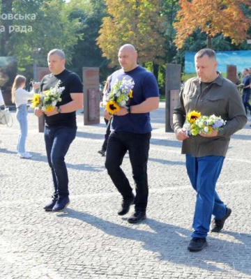 День Незалежності України: у Дніпрі вшанували пам&#039;ять полеглих Воїнів-Захисників
