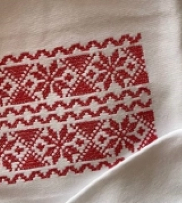 Рівняни, які народилися 23 та 24 серпня, отримали в подарунок вишиванки