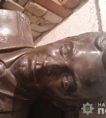 У Сумах повідомили підозру чоловіку, який зруйнував пам’ятник “афганцям”