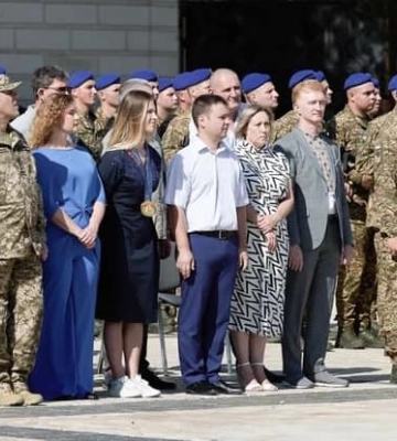 Президент України вручив нагороду машиністу тепловоза Одеської залізниці, який виконував роботу під час обстрілу
