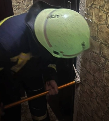 На Волині рятувальники виламали двері, аби допомогти непритомній бабусі 