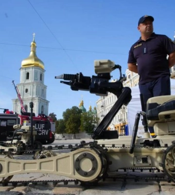 У Києві на Софійській площі проходить виставка дронів та роботизованої техніки
