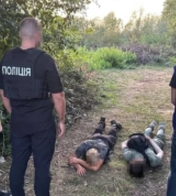 В Ужгороді місцевого жителя затримали на переправленні військовозобов’язаного через кордон за шість тисяч доларів