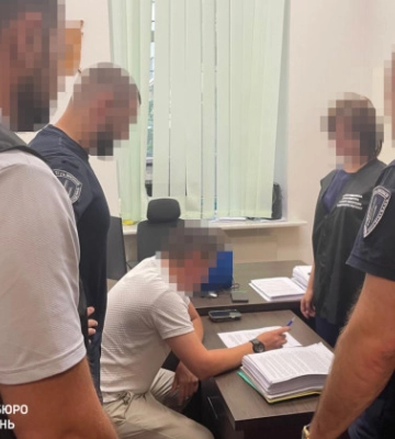 Закупив неякісну форму для військових. Чиновника Херсонської ОВА підозрюють у службовій недбалості