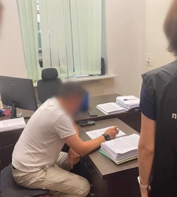 Экс-чиновник Херсонской ОВА приобрел одежду для ТРО с убытками в 18,7 млн