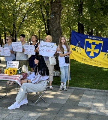 У Кременчуці відбувся пікет за чіткі терміни військової служби
