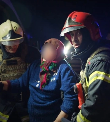 У Сумах на місці ворожого удару співробітники ДСНС врятували трьох людей
