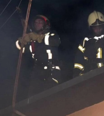 В Одесі 20 рятувальників гасили пожежу у приватному будинку