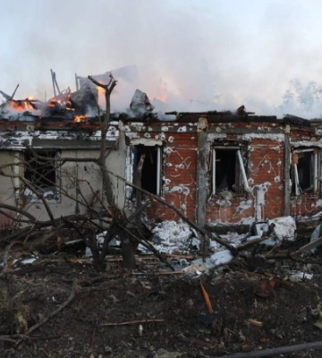 Головне за ніч та ранок неділі, 25 серпня: ракетні обстріли Харкова і Чугуєва, удар по готелю в Краматорську