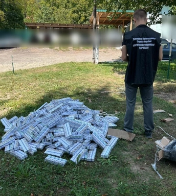 На Закарпатті прикордонники припинили спробу тютюнової контрабанди