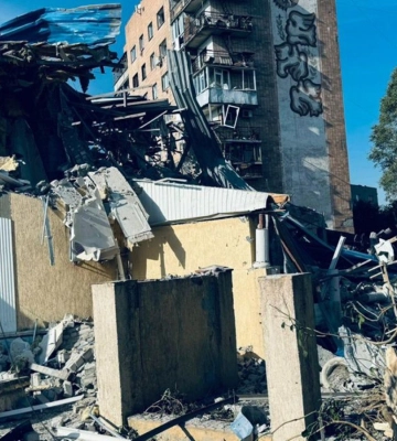 Ворог уночі вдарив по готелю в Краматорську, постраждали троє журналістів